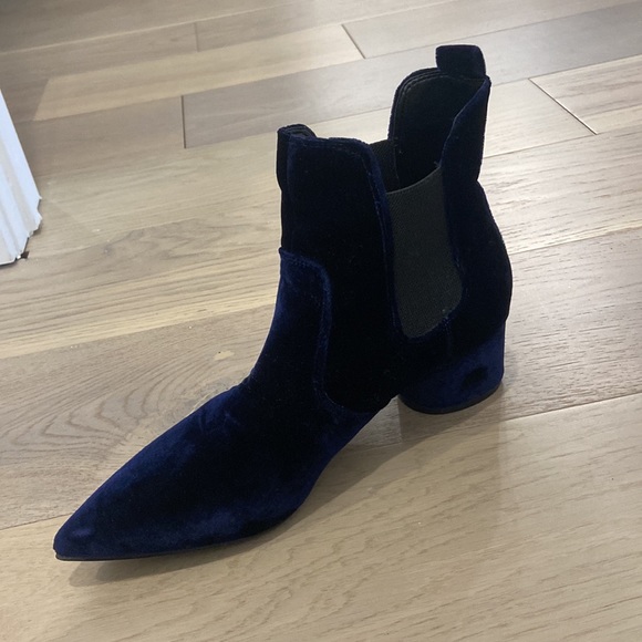 Kendall and Kylie brand crush velvet navy blue pointy toe boots - Picture 2 of 3